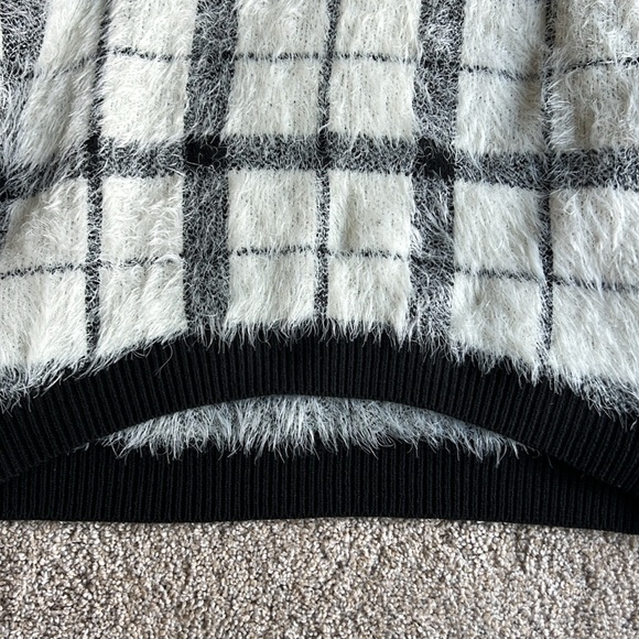 Express XS Cold Shoulder Sweater New without tags - Picture 5 of 8